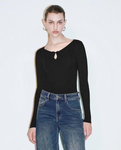  URBAN REVIVO - Áo dệt kim nữ cổ V tay dài phom ôm 