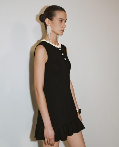  URBAN REVIVO - Đầm sát nách mini phối ren hiện đại 