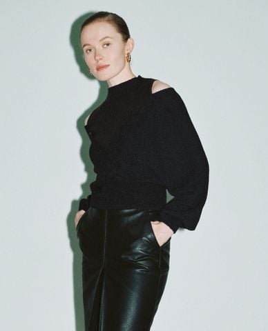  URBAN REVIVO - Áo dệt kim nữ cổ tròn tay dài phối layer 