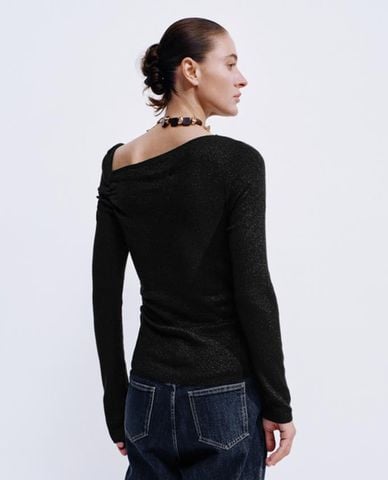  URBAN REVIVO - Áo dệt kim nữ trễ vai tay dài ánh kim 