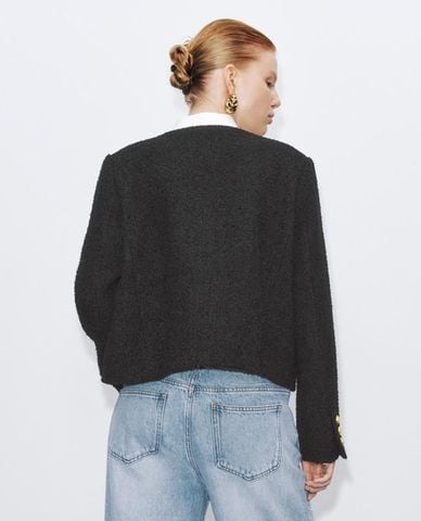  URBAN REVIVO - Áo khoác tweed nữ cổ tròn tay dài phối nút 