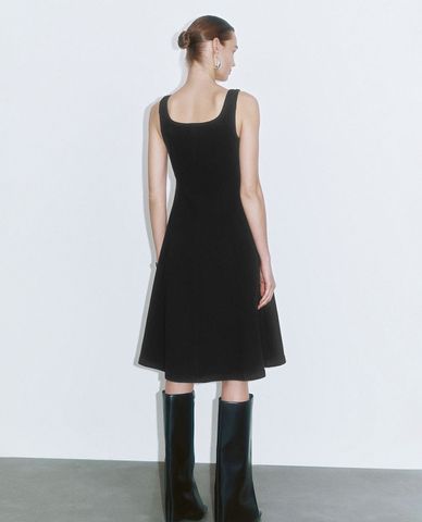  URBAN REVIVO - Đầm denim midi dáng xòe nữ tính 