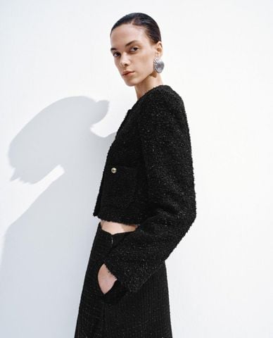  URBAN REVIVO - Áo khoác tweed nữ phối nút phom croptop 