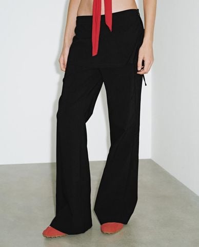  URBAN REVIVO - Quần nữ ống loe phối chân váy mini 