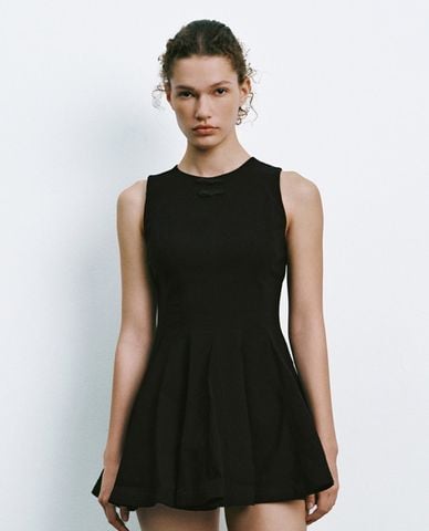  URBAN REVIVO - Đầm sát nách mini xếp li dáng xòe 