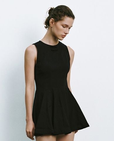  URBAN REVIVO - Đầm sát nách mini xếp li dáng xòe 