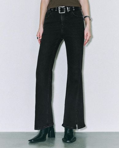  URBAN REVIVO - Quần jeans nữ ống loe phối thắt lưng 