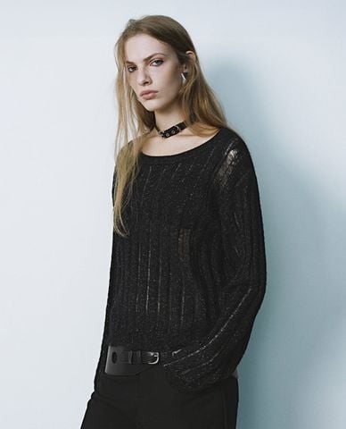  URBAN REVIVO - Áo dệt kim nữ cổ tròn tay dài phom suông 