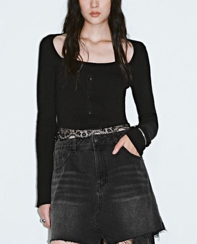  URBAN REVIVO - Áo dệt kim nữ cổ vuông tay dài phối ren 