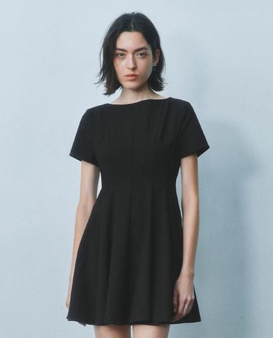  URBAN REVIVO - Đầm mini cổ tròn tay ngắn phom xòe 
