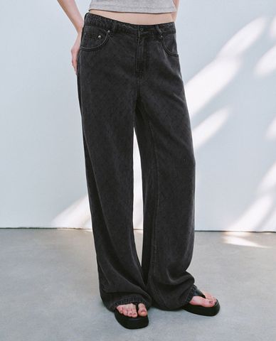  URBAN REVIVO - Quần jeans nữ ống rộng sọc caro 