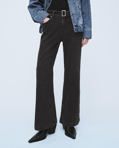  URBAN REVIVO - Quần jeans nữ ống loe kèm thắt lưng 