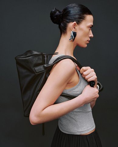  URBAN REVIVO - Túi đeo vai nữ hình trụ cổ điển 