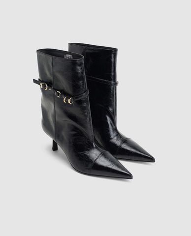  URBAN REVIVO - Giày boots cao gót nữ mũi nhọn đai khóa 
