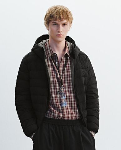  URBAN REVIVO - Áo khoác phao nam cổ cao phối mũ 