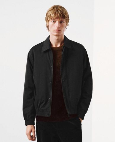  URBAN REVIVO - Áo khoác bomber nam cổ bẻ tay dài phối nút bấm 