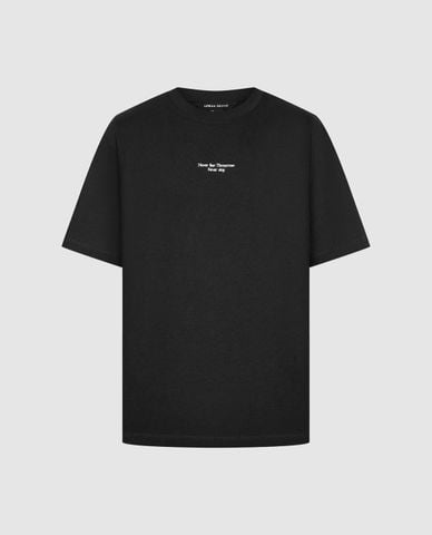  URBAN REVIVO - Áo thun nam cổ tròn tay ngắn in chữ 