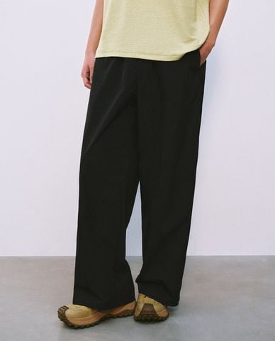  URBAN REVIVO - Quần nam ống rộng lưng thun phối dây rút 