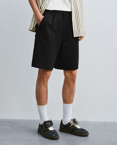  URBAN REVIVO - Quần short nam ống rộng lưng thun dây rút 