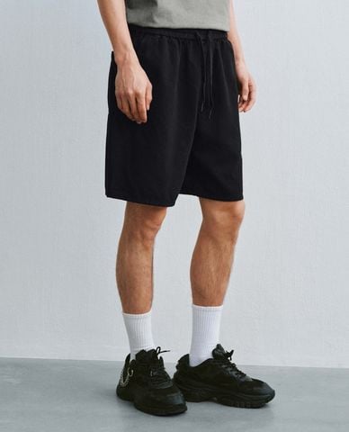  URBAN REVIVO - Quần short jeans nam lưng thun dây rút 
