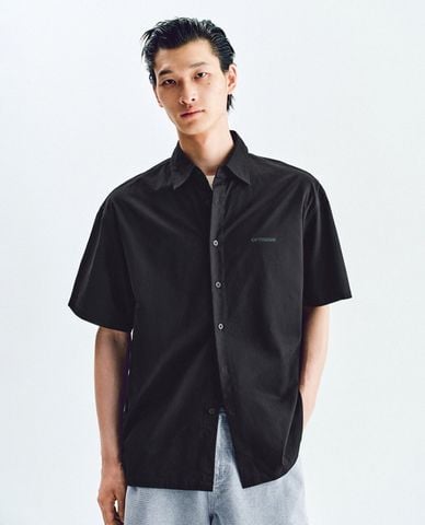  URBAN REVIVO - Áo sơ mi nam tay ngắn in họa tiết 