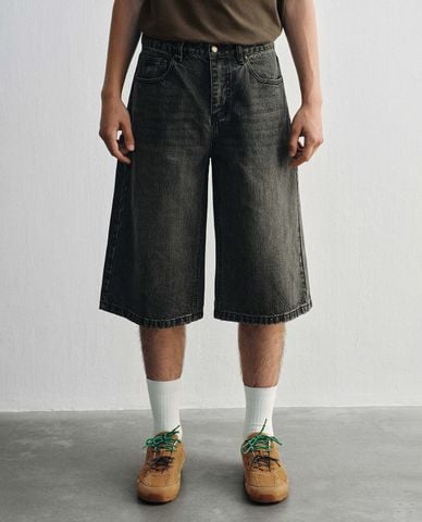  URBAN REVIVO - Quần short jeans nam ống rộng wash bạc 