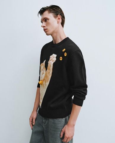  URBAN REVIVO - Áo sweatshirt nam cổ tròn tay dài phối họa tiết 