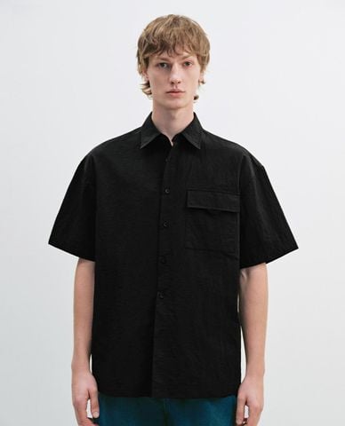  URBAN REVIVO - Áo sơ mi nam cổ bẻ tay ngắn 