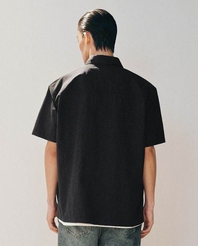 URBAN REVIVO - Áo sơ mi nam cổ bẻ tay ngắn túi hộp 