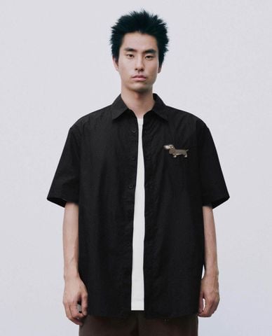  URBAN REVIVO - Áo sơ mi nam cổ bẻ tay ngắn thêu patch 