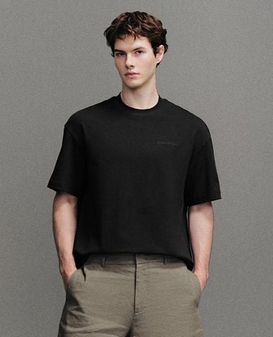  URBAN REVIVO - Áo thun nam cổ tròn tay ngắn in chữ 