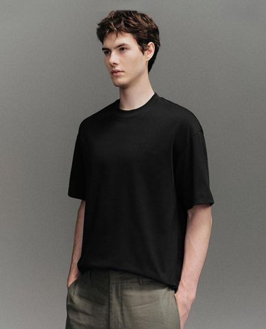  URBAN REVIVO - Áo thun nam cổ tròn tay ngắn in chữ 