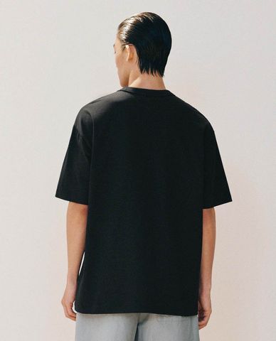  URBAN REVIVO - Áo thun nam cổ tròn tay ngắn phối túi 