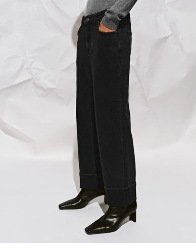  URBAN REVIVO - Quần jeans nữ ống đứng xắn gấu 