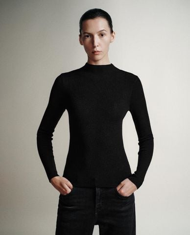  URBAN REVIVO - Áo dệt kim nữ cổ cao tay dài 