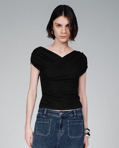  URBAN REVIVO - Áo kiểu nữ cổ V tay ngắn phom ôm 