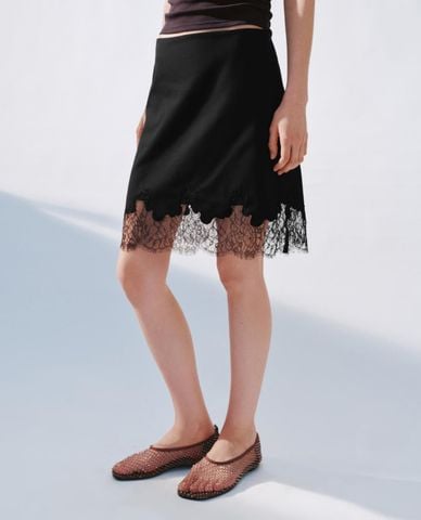  URBAN REVIVO - Chân váy phom suông mini viền ren 