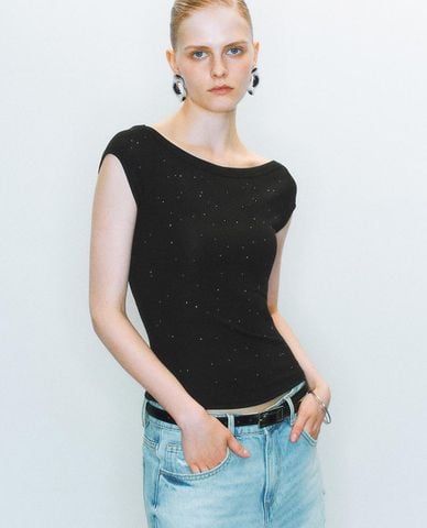  URBAN REVIVO - Áo kiểu nữ cổ thuyền đính đá 