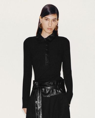  URBAN REVIVO - Áo dệt kim nữ cổ polo tay dài phom ôm 