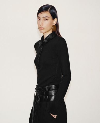  URBAN REVIVO - Áo dệt kim nữ cổ polo tay dài phom ôm 