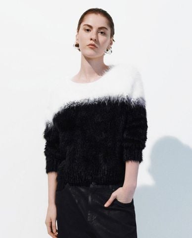  URBAN REVIVO - Áo dệt kim nữ cổ tròn tay dài phối lông 