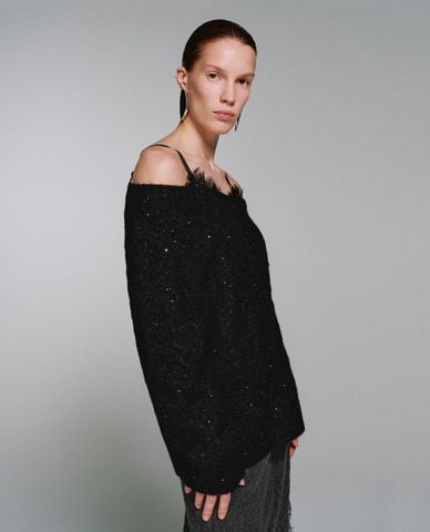  URBAN REVIVO - Áo dệt kim nữ trễ vai ánh kim 