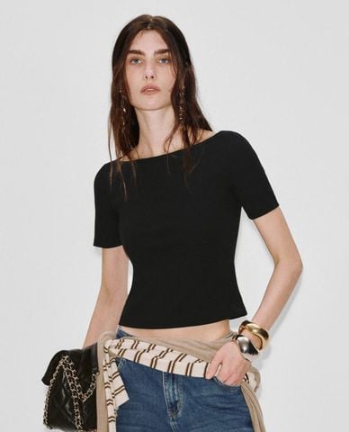  URBAN REVIVO - Áo thun nữ cổ thuyền tay ngắn phom ôm 