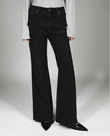  URBAN REVIVO - Quần jeans nữ ống loe phối túi 
