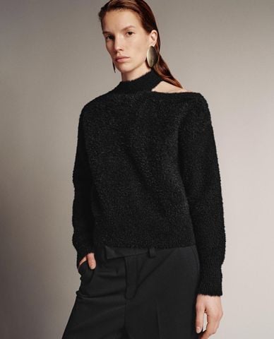  URBAN REVIVO - Áo dệt kim nữ cổ cao tay dài hở vai 