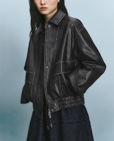  URBAN REVIVO - Áo khoác da nữ cổ bẻ tay dài phối túi 