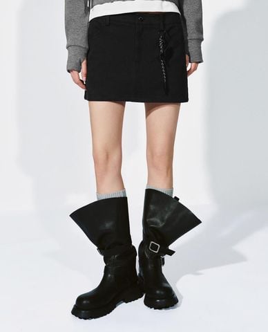  URBAN REVIVO - Chân váy chữ A mini phối charm 