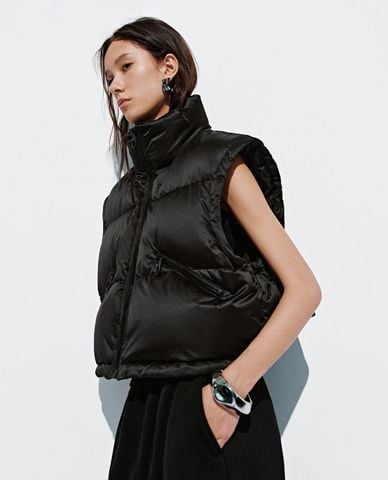  URBAN REVIVO - Áo khoác phao nữ cổ cao phom croptop 