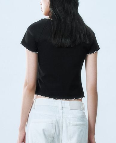  URBAN REVIVO - Áo dệt kim nữ cổ V tay ngắn viền bèo 