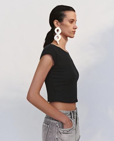  URBAN REVIVO - Áo croptop nữ cổ tròn tay ngắn 